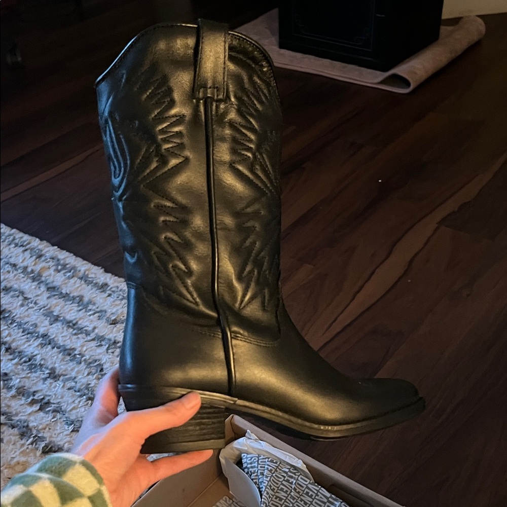 Steve Madden Sleek Black Ankle Boots - Picture 2 of 2